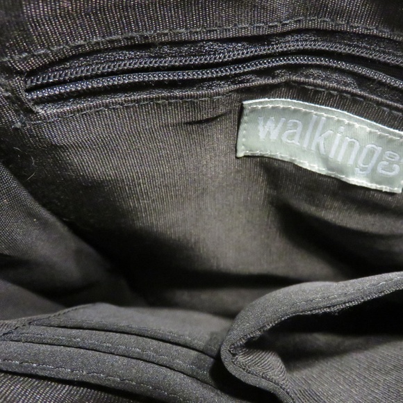 Walking Co black sidesling crossbody bag, nwot - Picture 4 of 6